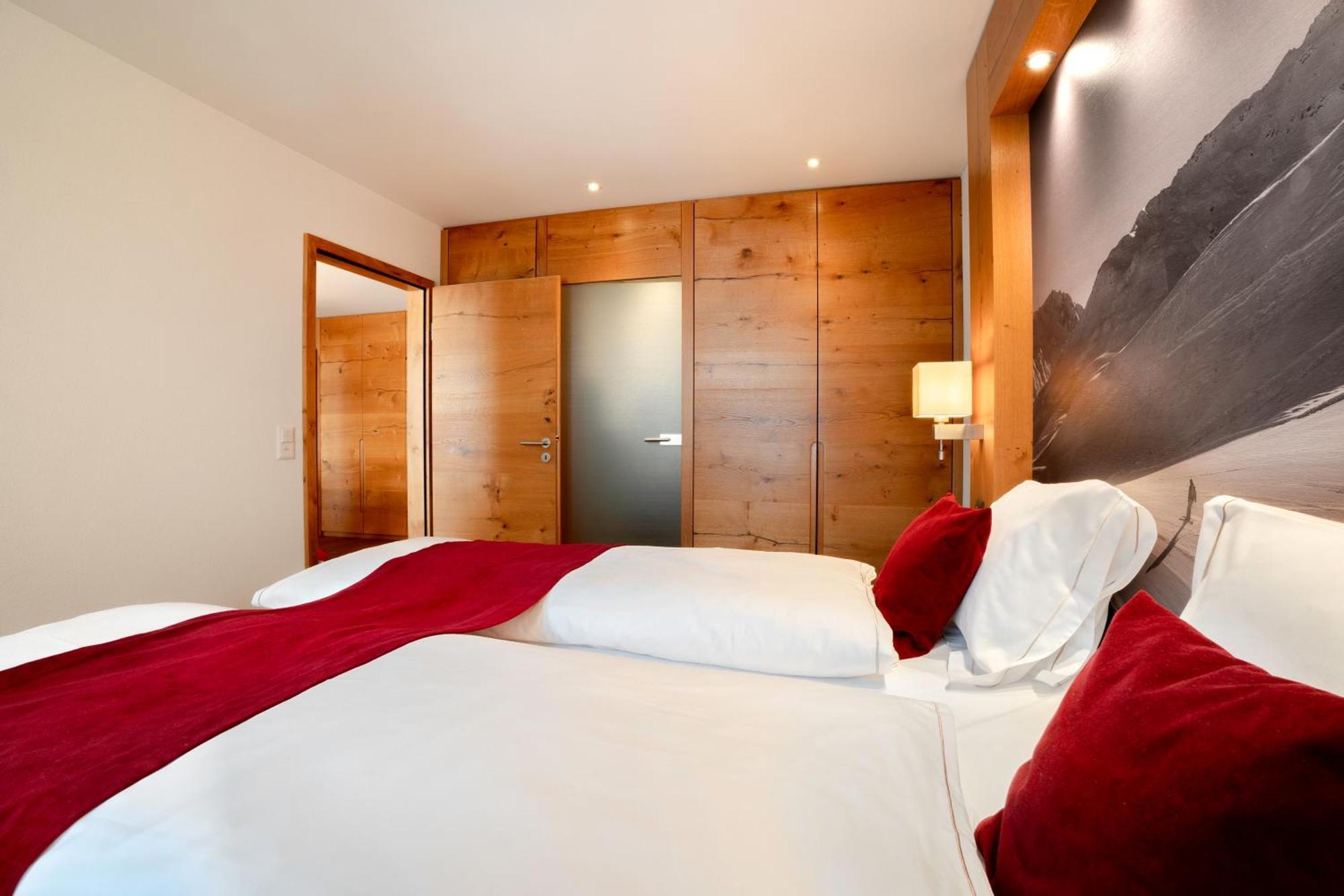 Crown Apartment